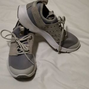 Under Armour walking /running 8.5